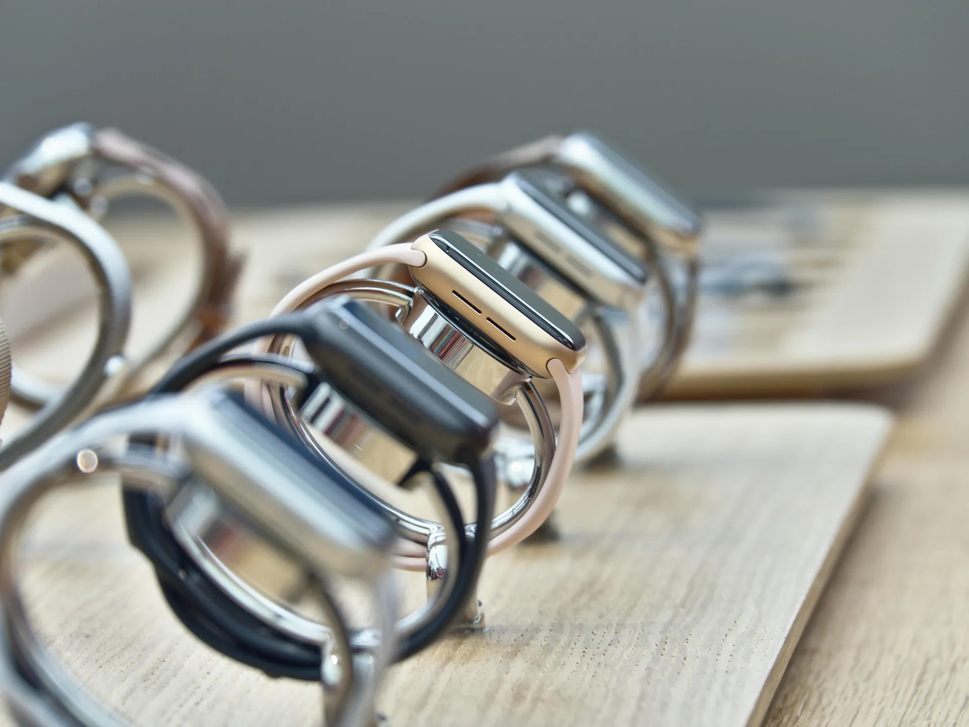 A row of apple watches